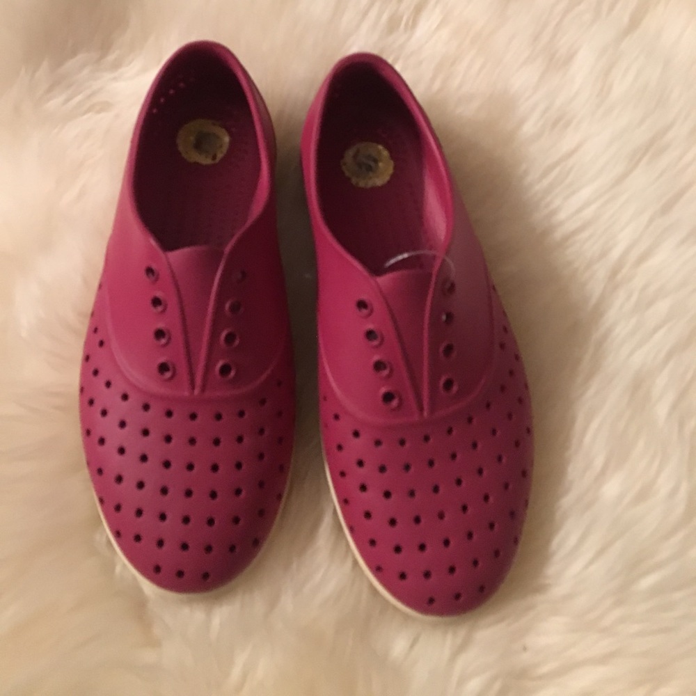 NWT Berry colored shoes